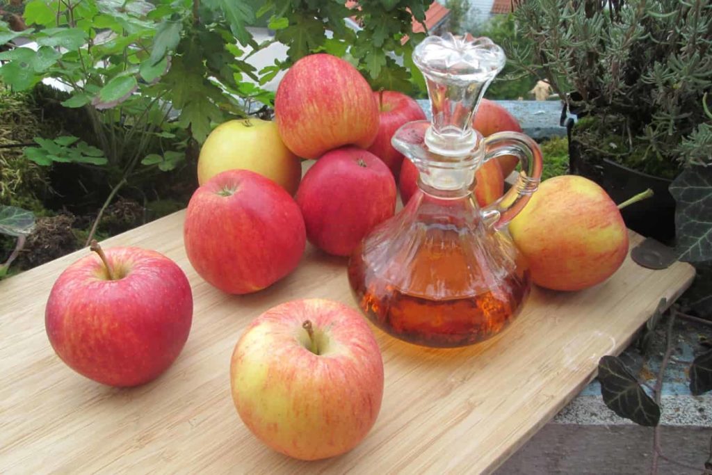 Apple cider vinegar-Home Remedies For Dust Allergy