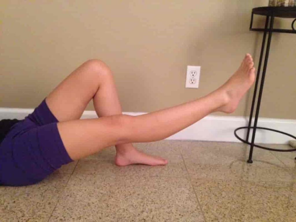 7 Easy Exercises for Knee Pain-Straight leg raises