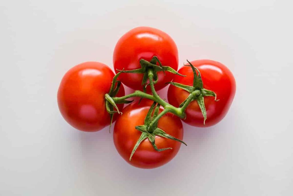 Home remedies for oily skin - Tomato